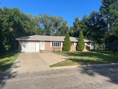 158 Maplewood Dr, Gwinner, ND, 58040-4200 | Card Image