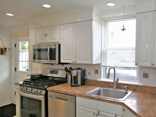 126 6th St, Pelham, NY, 10803-1322 | Card Image