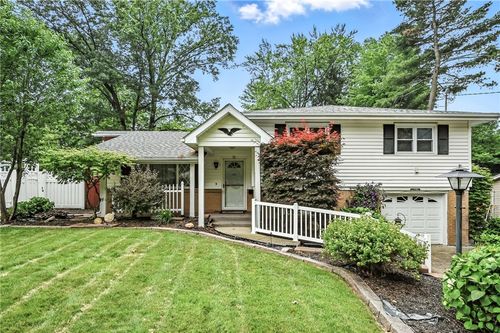 2220 Wakefield Dr, Hermitage, PA, 16148-6737 | Card Image
