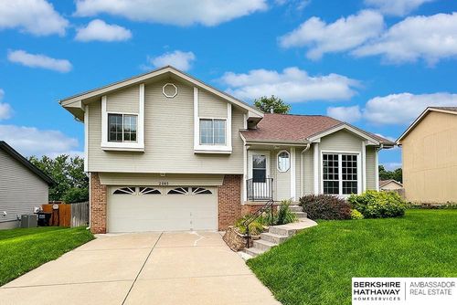 2003 Queen Dr, Papillion, NE, 68046-7600 | Card Image
