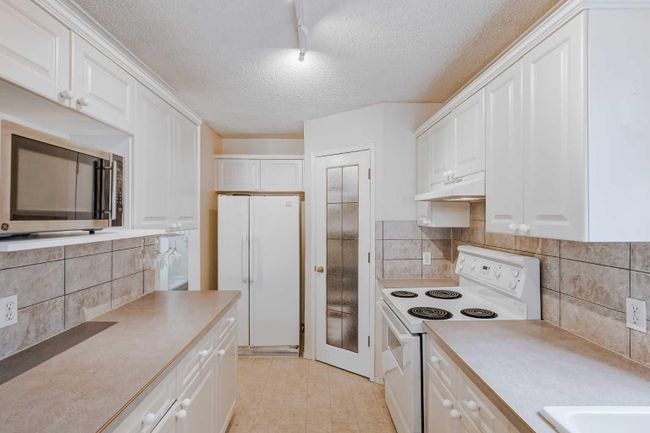 716 53 Avenue Sw, Home with 3 bedrooms, 3 bathrooms and 2 parking in Calgary AB | Image 13