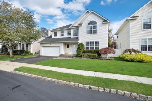 172 Cranberry Ct, Melville, NY, 11747-8702 | Card Image