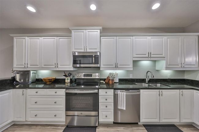 UNIT-202 - 1038 Bellasol Way, Condo with 3 bedrooms, 3 bathrooms and null parking in Apollo Beach FL | Image 8