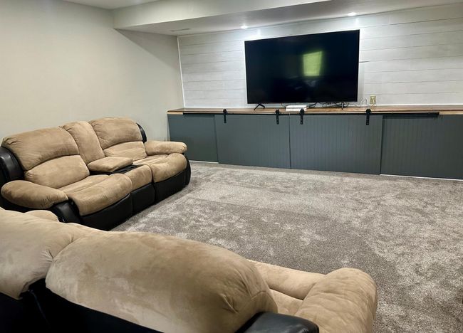 Spacious Family Room | Image 16