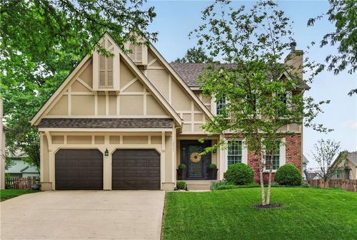 12037 S Hallet St, Olathe, KS, 66062-6038 | Card Image