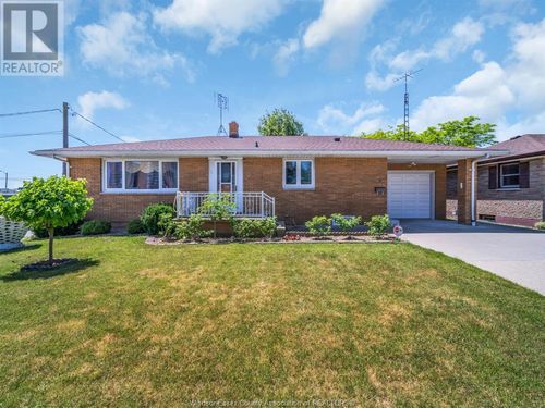 4 Pulford Ave, Leamington, ON, N8H2J3 | Card Image