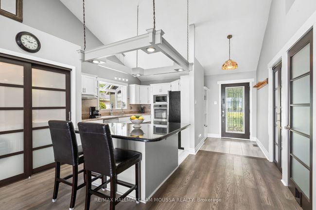 4350 Armitage Ave, House other with 3 bedrooms, 2 bathrooms and 6 parking in Dunrobin ON | Image 4