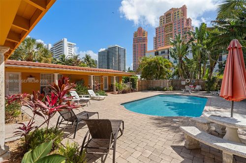 2-2033 Ne 33rd Ave, Fort Lauderdale, FL, 33305-1821 | Card Image