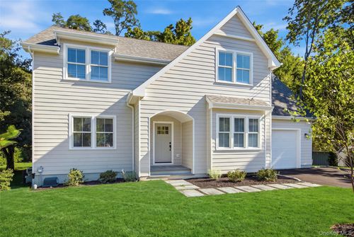 11 Park St, Setauket, NY, 11733-2257 | Card Image