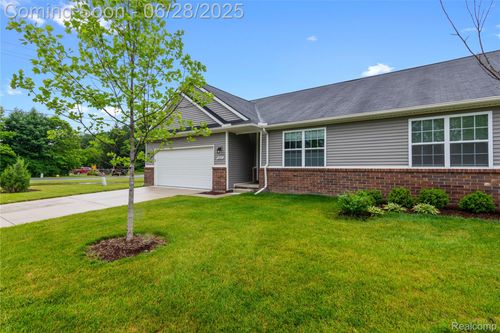 10001 Swan Lake Cir, Ypsilanti, MI, 48197-7267 | Card Image