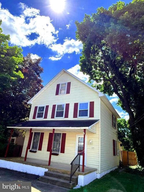 320 Smyrna Ave, CLAYTON, DE, 19938-7722 | Card Image