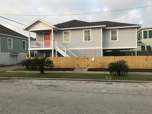 upper-2009 30th St, Galveston, TX, 77550-7717 | Card Image
