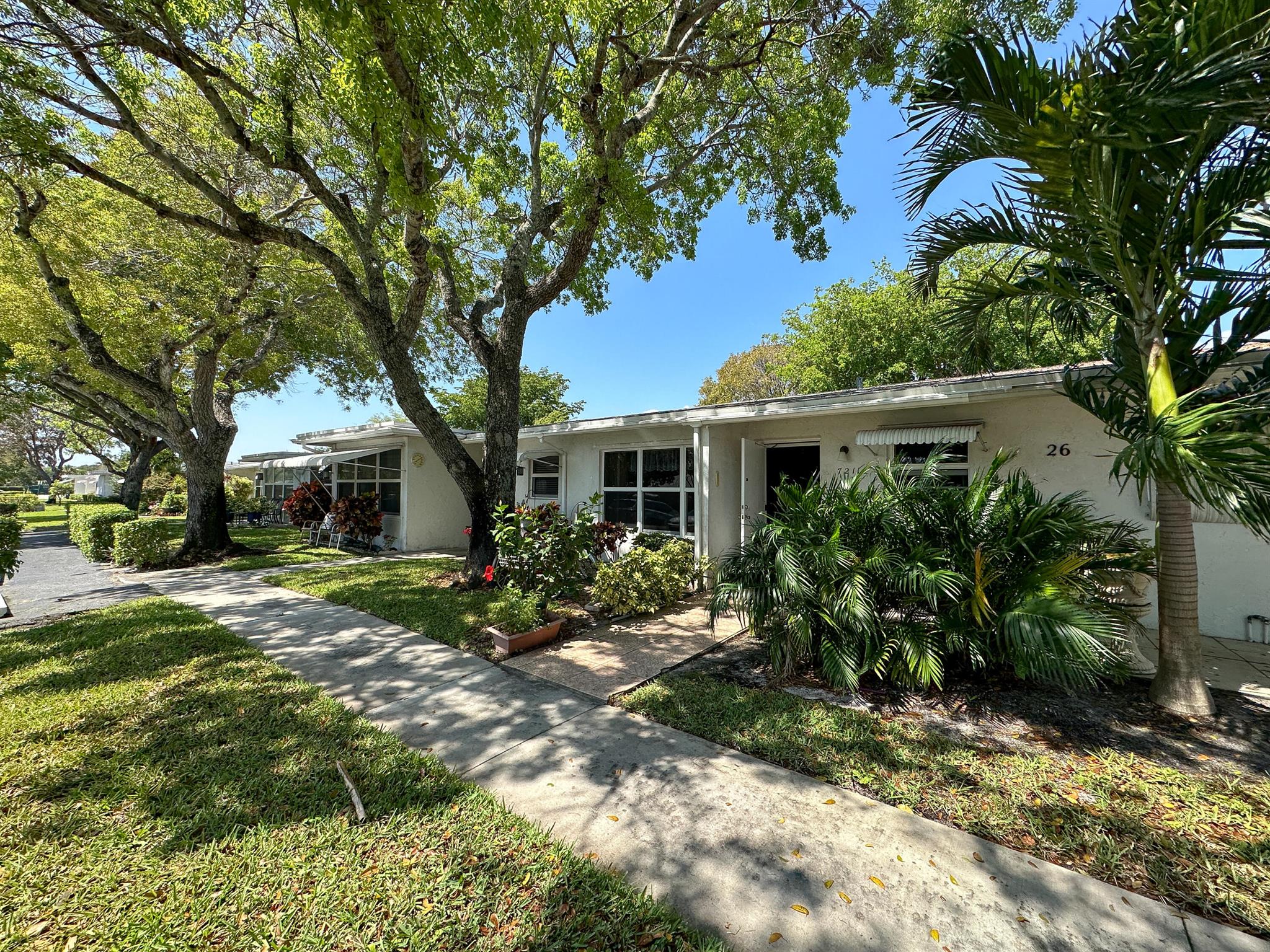 Oakridge Cir, Lantana, FL 33462