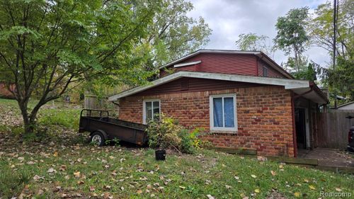 7901 Hillcrest, Clarkston, MI, 48348-3961 | Card Image