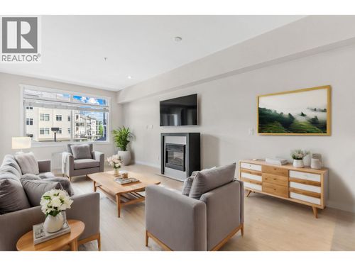 202-1350 Ridgeway Dr, Kelowna, BC, V1Y9T8 | Card Image