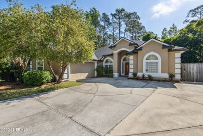 Beautiful home in established neighborhood - easy access to island, Yulee, and Jacksonville! | Image 1