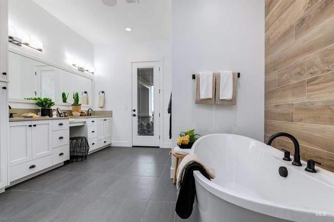 144 S Gresham Way, House other with 3 bedrooms, 3 bathrooms and 4 parking in Eagle ID | Image 12