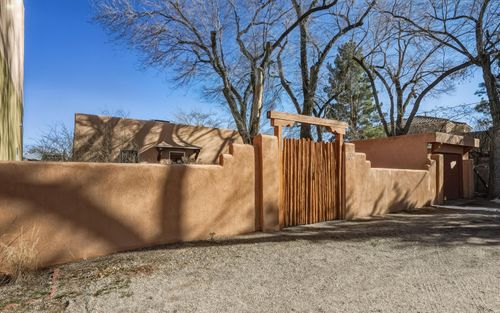 2334 Rio Grande Blvd Nw, Albuquerque, NM, 87104-3220 | Card Image