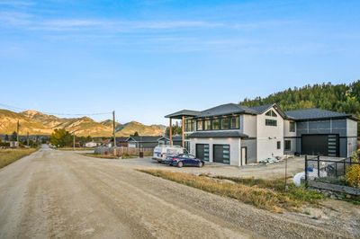 4258 Horsethief Rd, House other with 4 bedrooms, 3 bathrooms and 10 parking in East Kootenay BC | Image 3