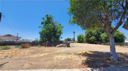 217 Iowa Ave, Riverside, CA, 92507-1063 | Card Image