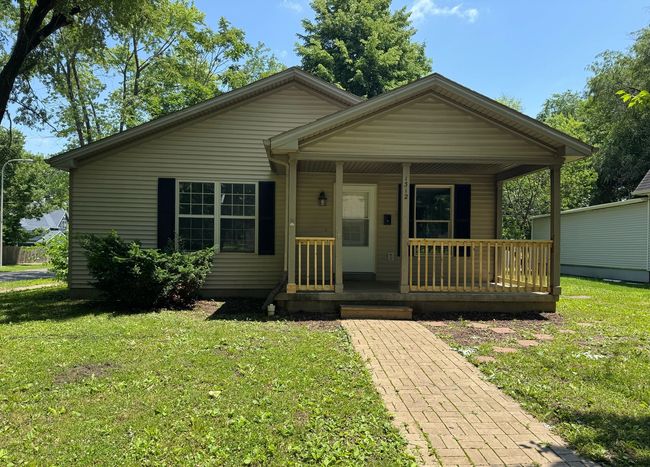 1312 N Hickory St, House other with 4 bedrooms, 2 bathrooms and 4 parking in Champaign IL | Image 4