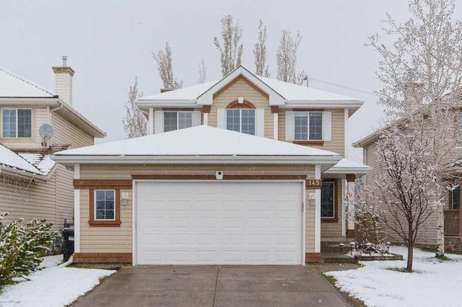 145 Douglas Glen Manor Se, Home with 3 bedrooms, 3 bathrooms and 4 parking in Calgary AB | Image 1