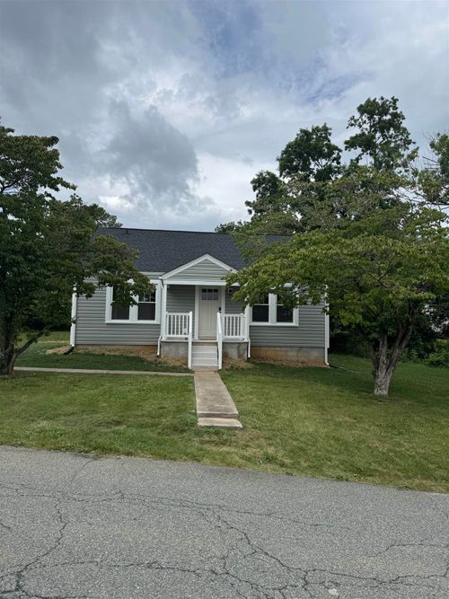 102 Wayne Ave, STAUNTON, VA, 24401-3866 | Card Image