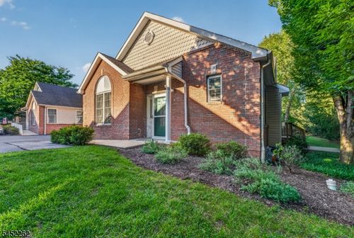 5 Indian Plantation St, Flemington, NJ, 08822-6826 | Card Image