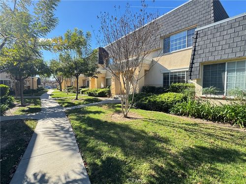 unit-8-19216 Hamlin St, Reseda, CA, 91335-7827 | Card Image