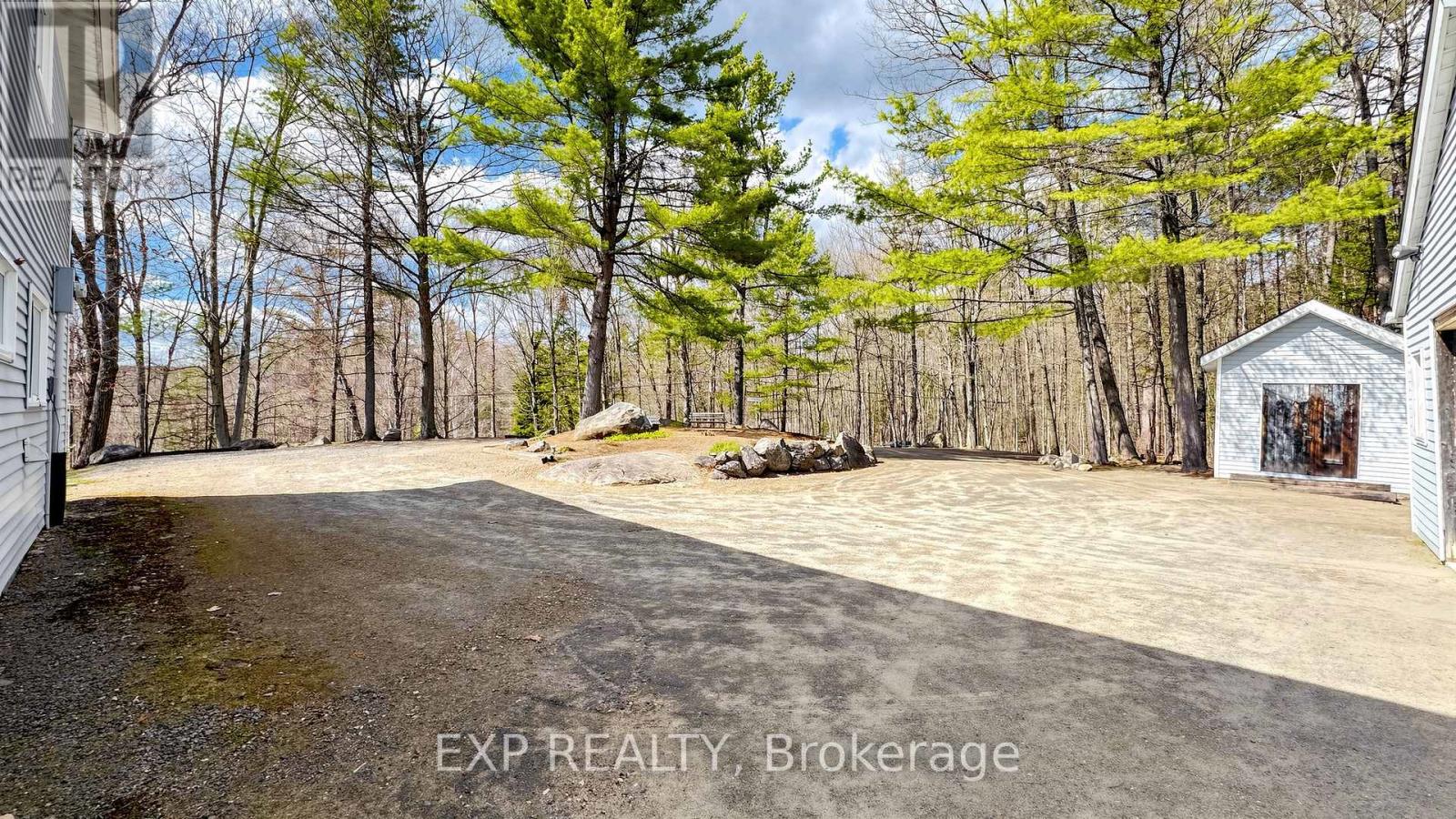 Residential in Lake of Bays (Mclean) 4
