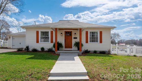 411 W Sycamore St, Lincolnton, NC, 28092-2305 | Card Image