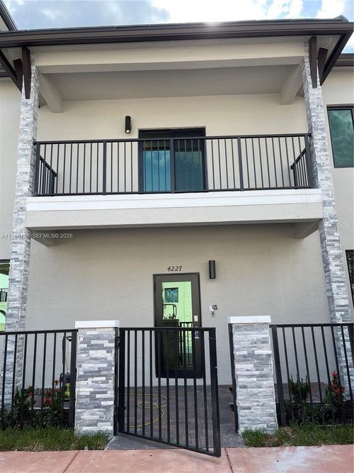 4227 Nw 83rd Ave, Doral, FL, 33166-5896 | Card Image