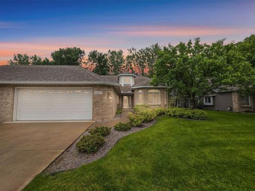 1207 Silverthorn Ct, Shoreview, MN, 55126-5610 | Card Image