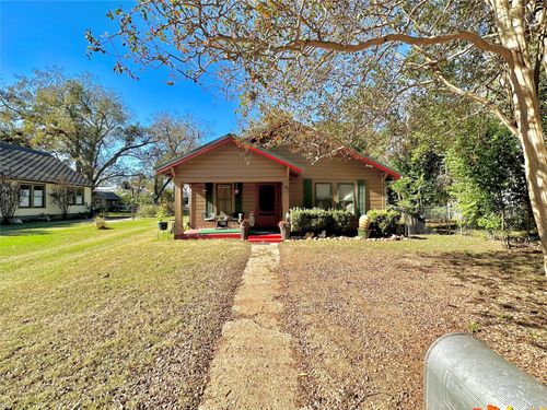 405 Mills St, Smithville, TX, 78957-1526 | Card Image