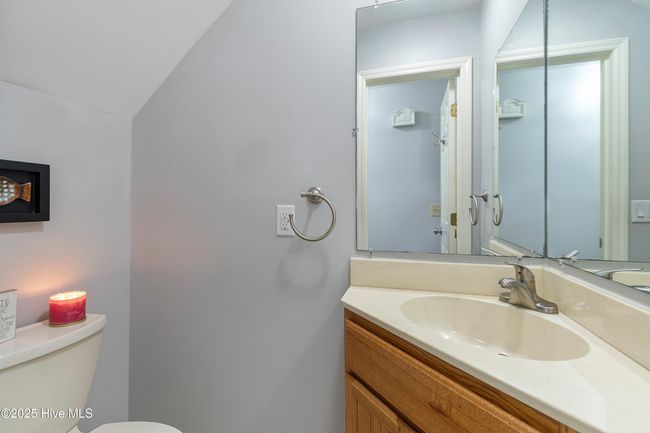 Half Bath in Hallway | Image 16