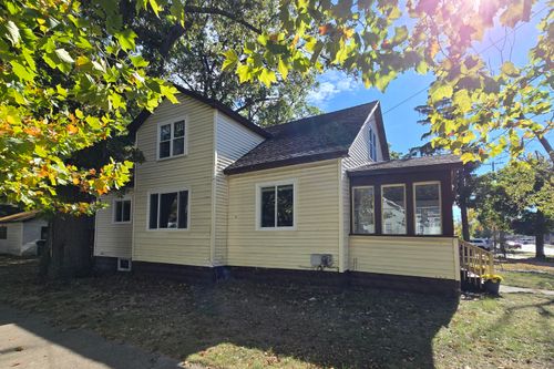 1752 Wood St, Muskegon, MI, 49442-5712 | Card Image