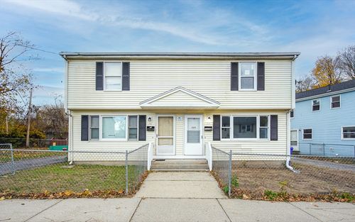 77-75-77 Chester St, Springfield, MA, 01105-1611 | Card Image