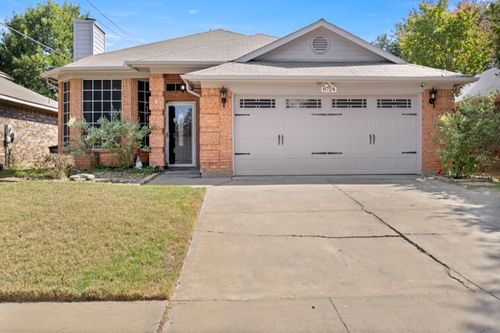 8724 Mystic Trl, Fort Worth, TX, 76118-7472 | Card Image