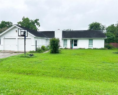 2440 County Road 769b, House other with 3 bedrooms, 2 bathrooms and null parking in Brazoria TX | Image 1