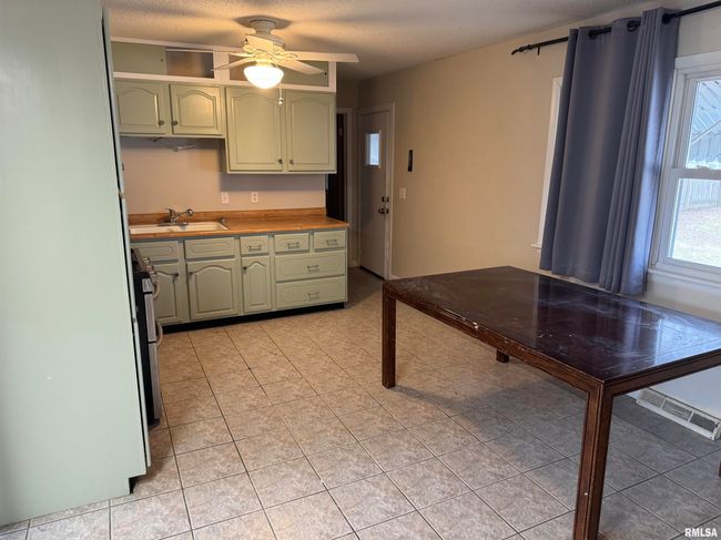 2820 N Pine St, House other with 3 bedrooms, 2 bathrooms and 1 parking in Davenport IA | Image 5