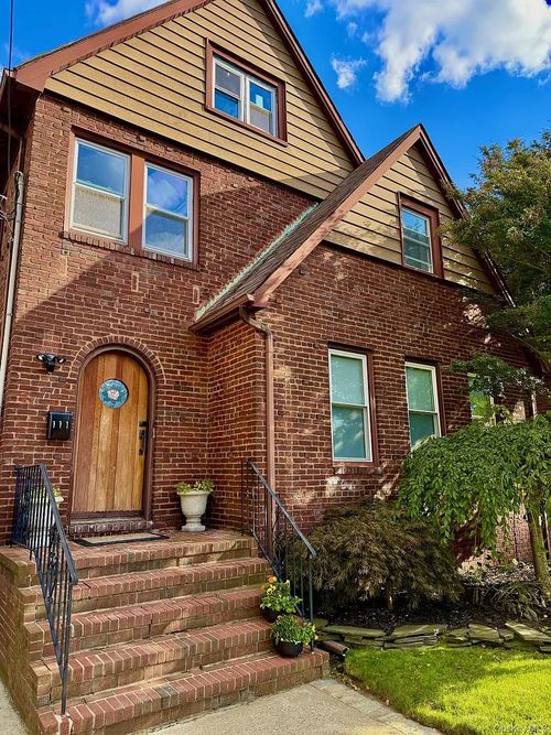 111 Piccadilly Dwns, Lynbrook, NY, 11563-3171 | Card Image