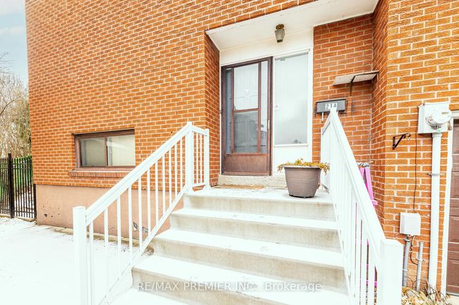 43 - 21a Thistle Down Blvd, Condo with 3 bedrooms, 3 bathrooms and 1 parking in Toronto ON | Image 8