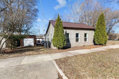 147 S Pearl Street, Berlin, WI, 54923 | Card Image