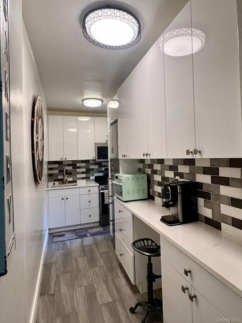 2f-6863 108th Street, New York, NY, 11375 | Card Image