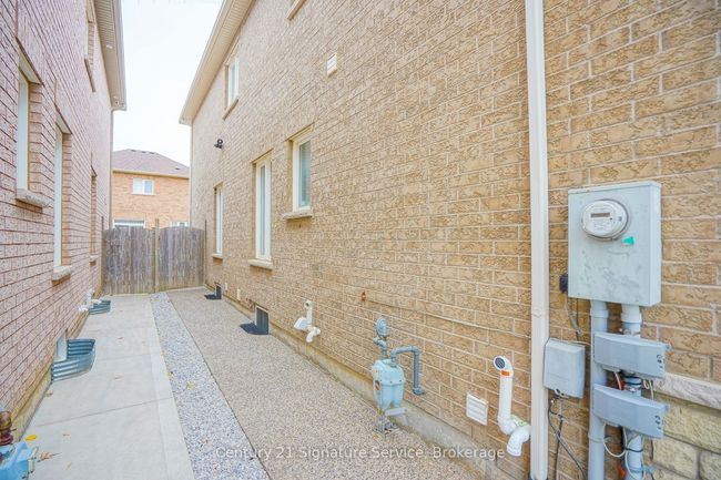 2 - 27 Braddock Dr, House other with 2 bedrooms, 1 bathrooms and 1 parking in Brampton ON | Image 6