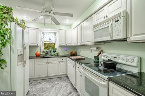 430 4th Ave, PARKESBURG, PA, 19365-1410 | Card Image