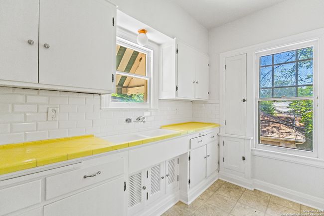 123 E Ridgewood Ct, Home with 2 bedrooms, 2 bathrooms and null parking in San Antonio TX | Image 15