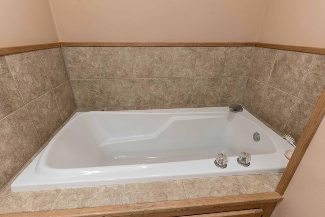 Jetted Tub | Image 42