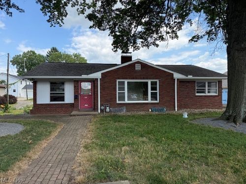 815 3rd St Sw, New Philadelphia, OH, 44663-2205 | Card Image