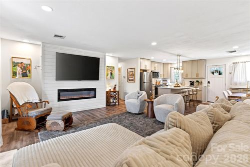 263 Fairway Ln, Spruce Pine, NC, 28777-8862 | Card Image